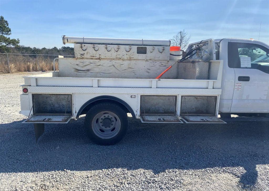 2017 Ford F-550sd image 7
