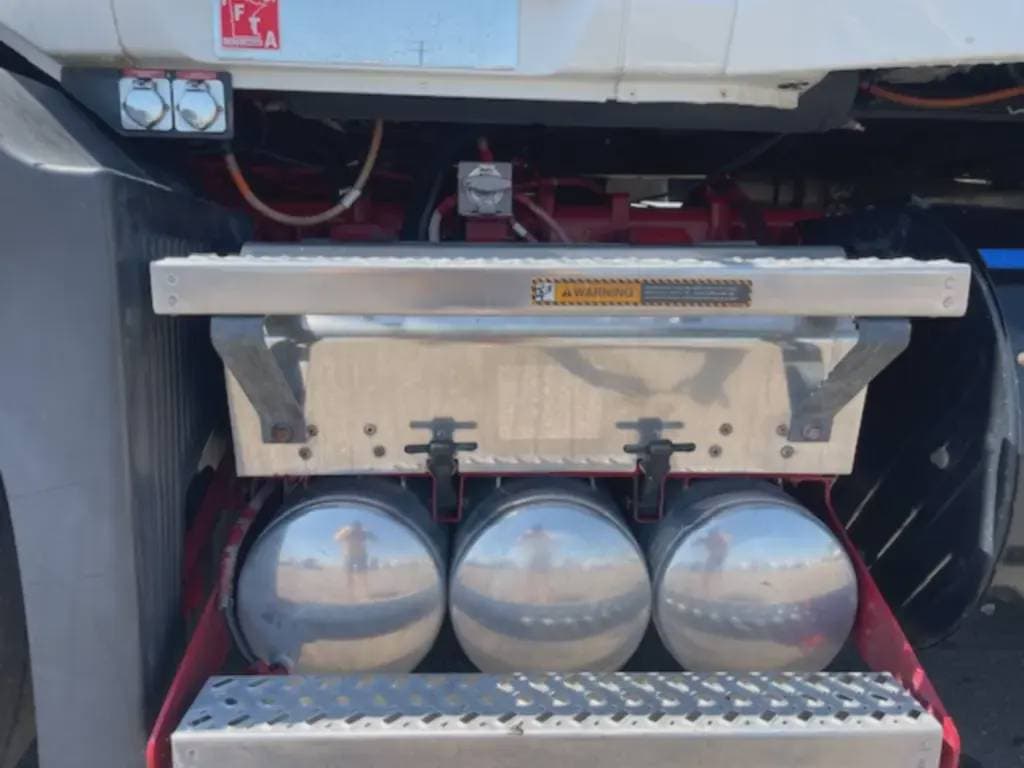 Used 2020 MACK Conventional - Sleeper Truck image 22