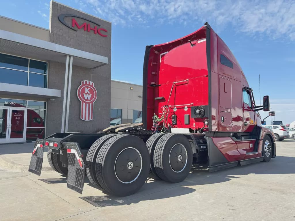 2022 Kenworth T680 image 2
