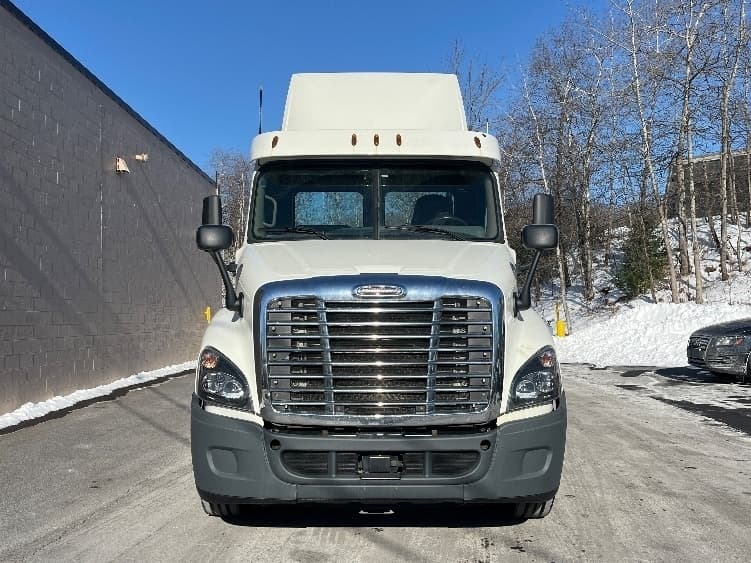 Used 2018 Freightliner Conventional - Day Cab, Tractor - CASCADIA 125 image 1