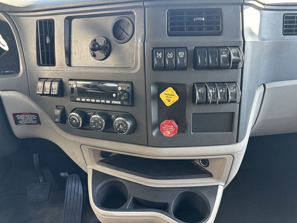 Used 2024 PETERBILT 579 image 13