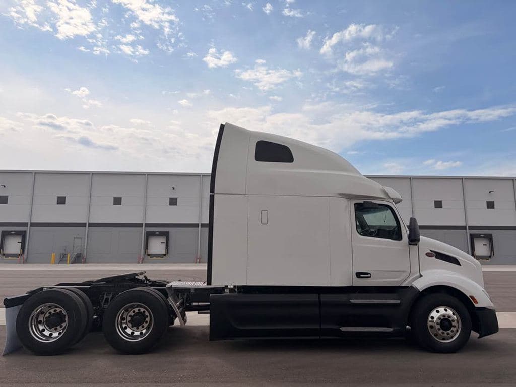 Used 2023 PETERBILT 579 image 6
