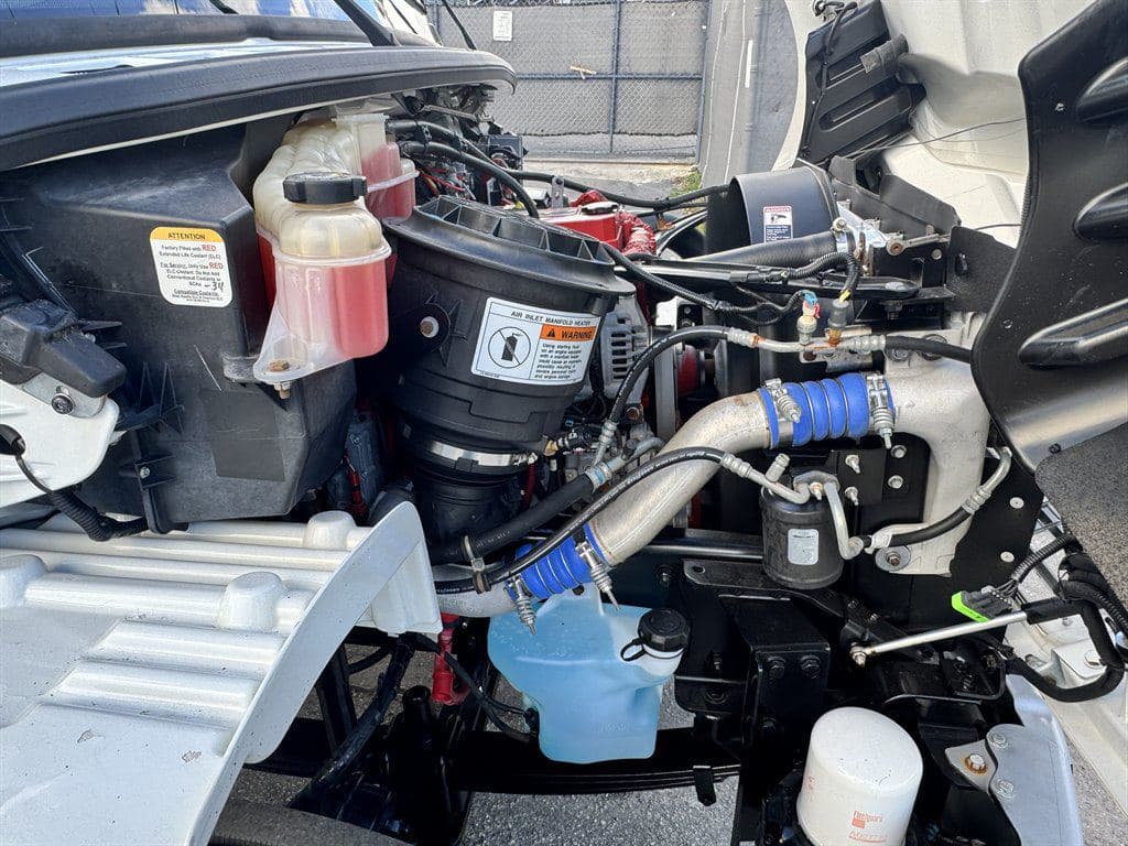 2014 Freightliner M2 106 image 38