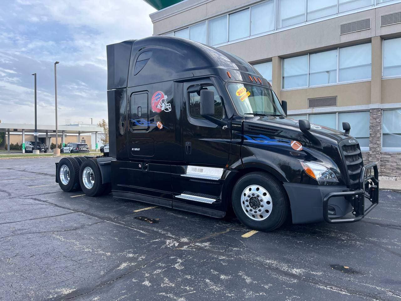 2023 Freightliner Cascadia image 3