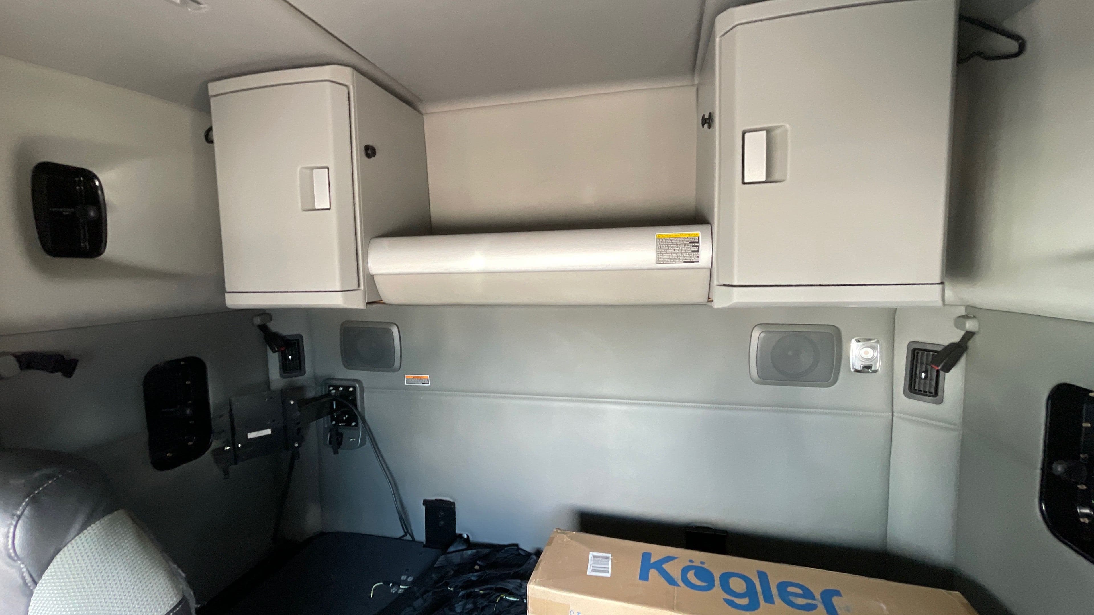 2021 Kenworth T680 image 17