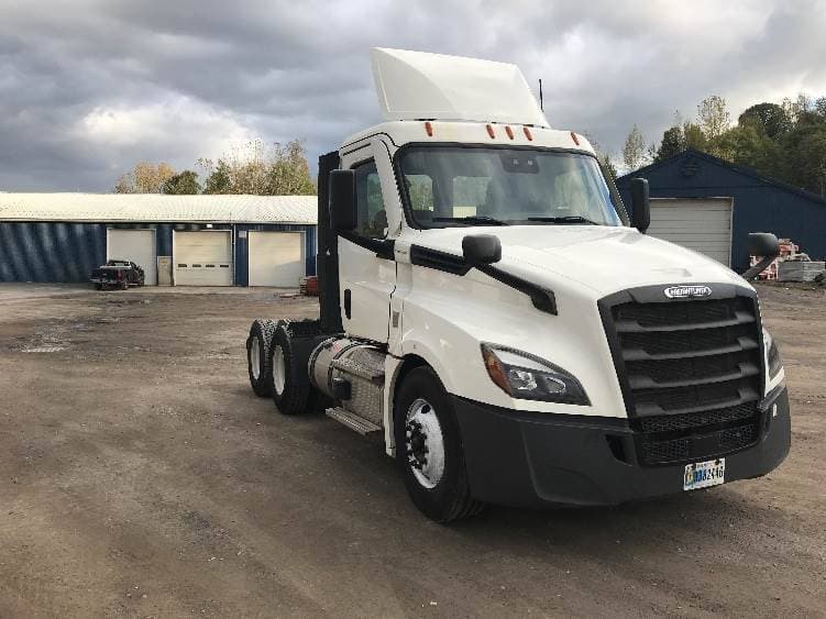 2021 Freightliner Cascadia image 2