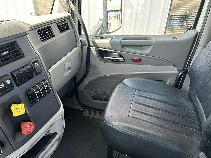 2021 Peterbilt 579 image 5