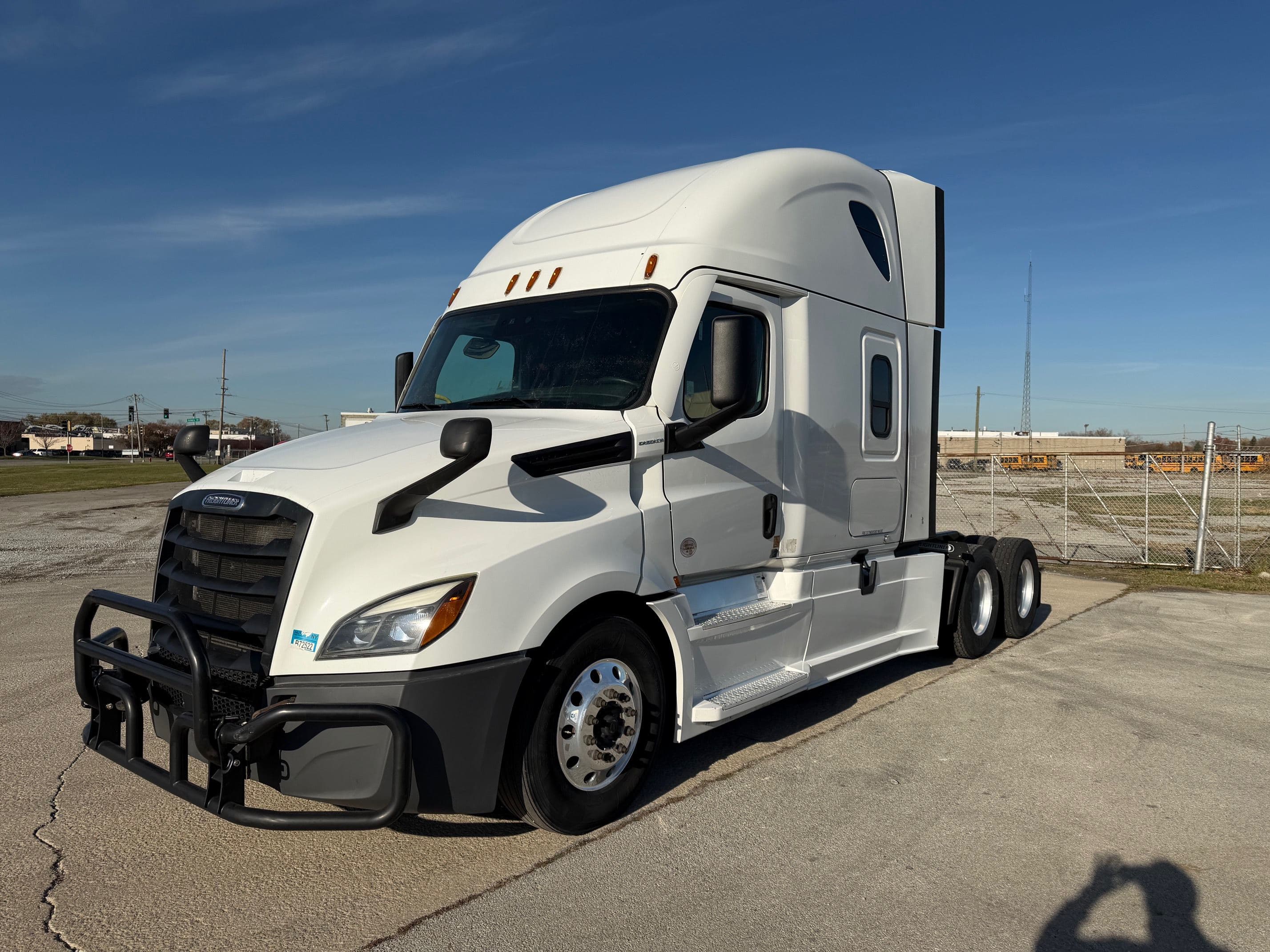 2021 Freightliner Cascadia image 1
