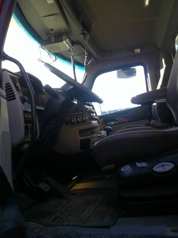 2023 Peterbilt 567 image 8