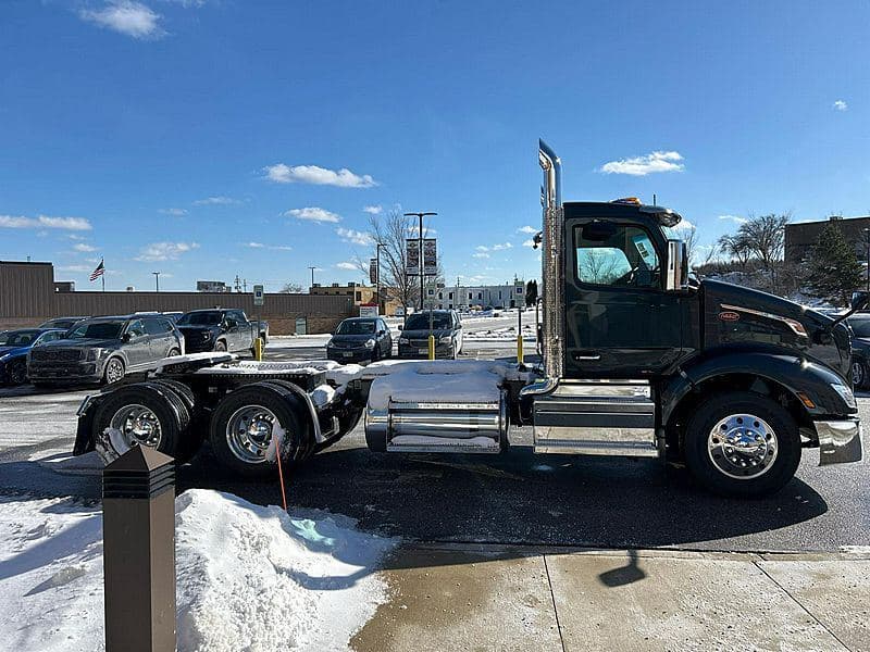2026 Peterbilt 579 image 6
