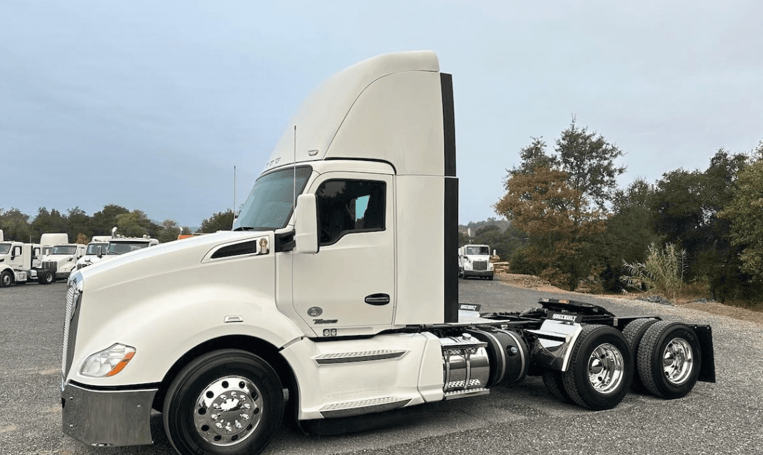 2020 Kenworth T680 image 8