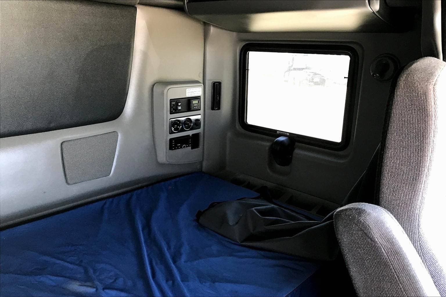 2022 International LT625 Sleeper Semi Truck - 56" Hi Rise Sleeper, Cummins 400HP, 12 Speed image 10