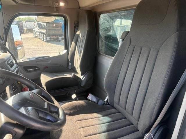 2022 Peterbilt 567 image 11