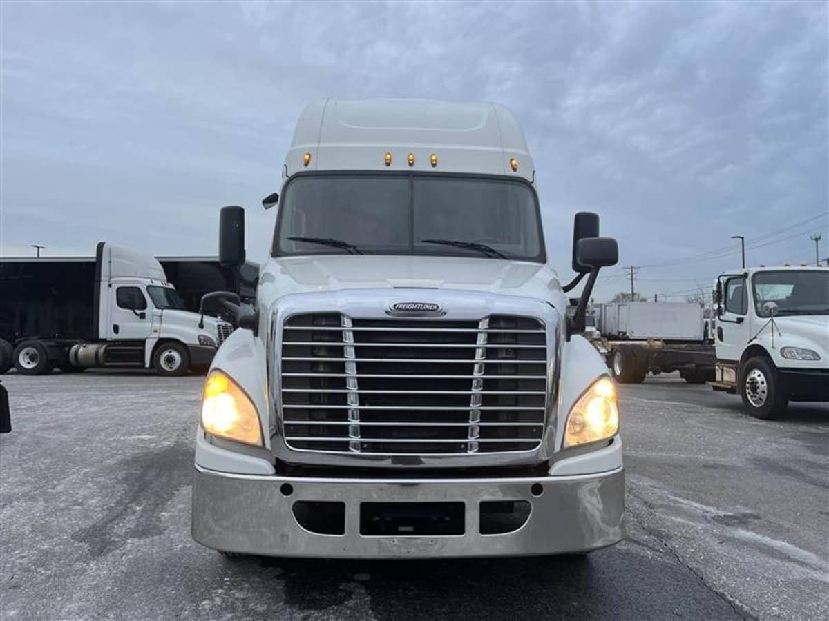 2018 Freightliner Cascadia 125 Sleeper Semi Truck - 72" Condo Sleeper, 475HP, 10 Speed Automatic image 6