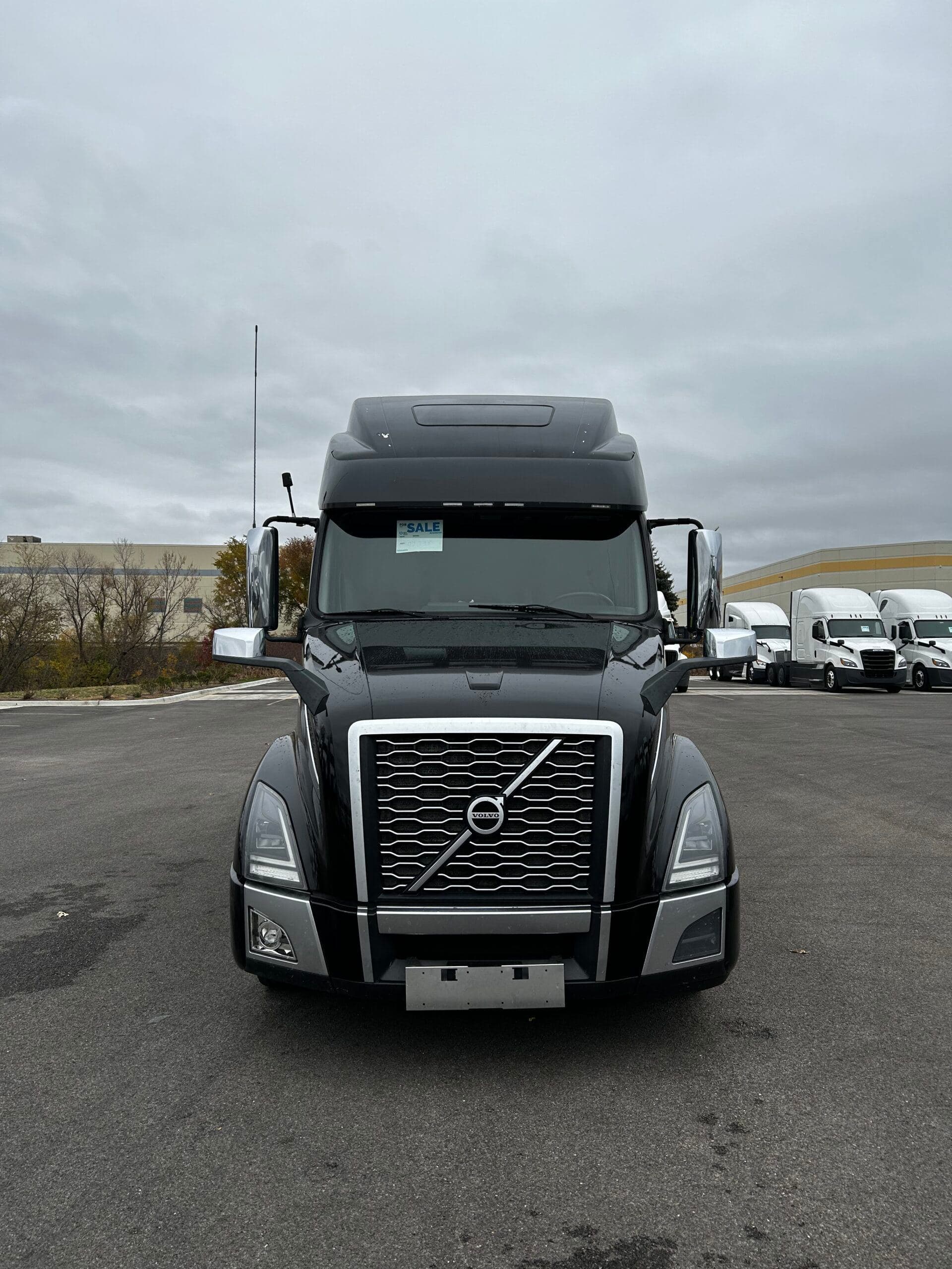 2022 Volvo VNL image 2