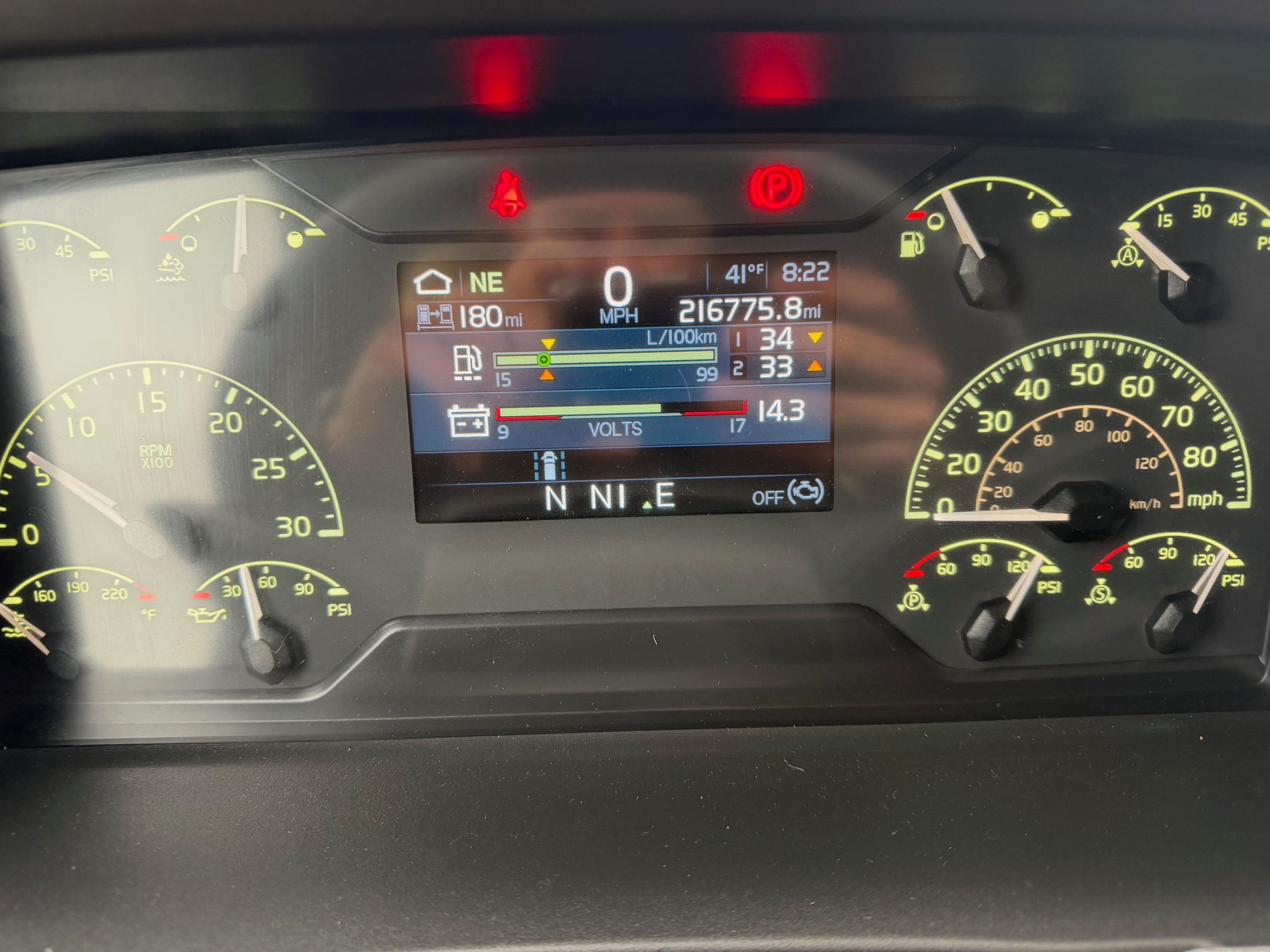 2024 Volvo VNL image 8