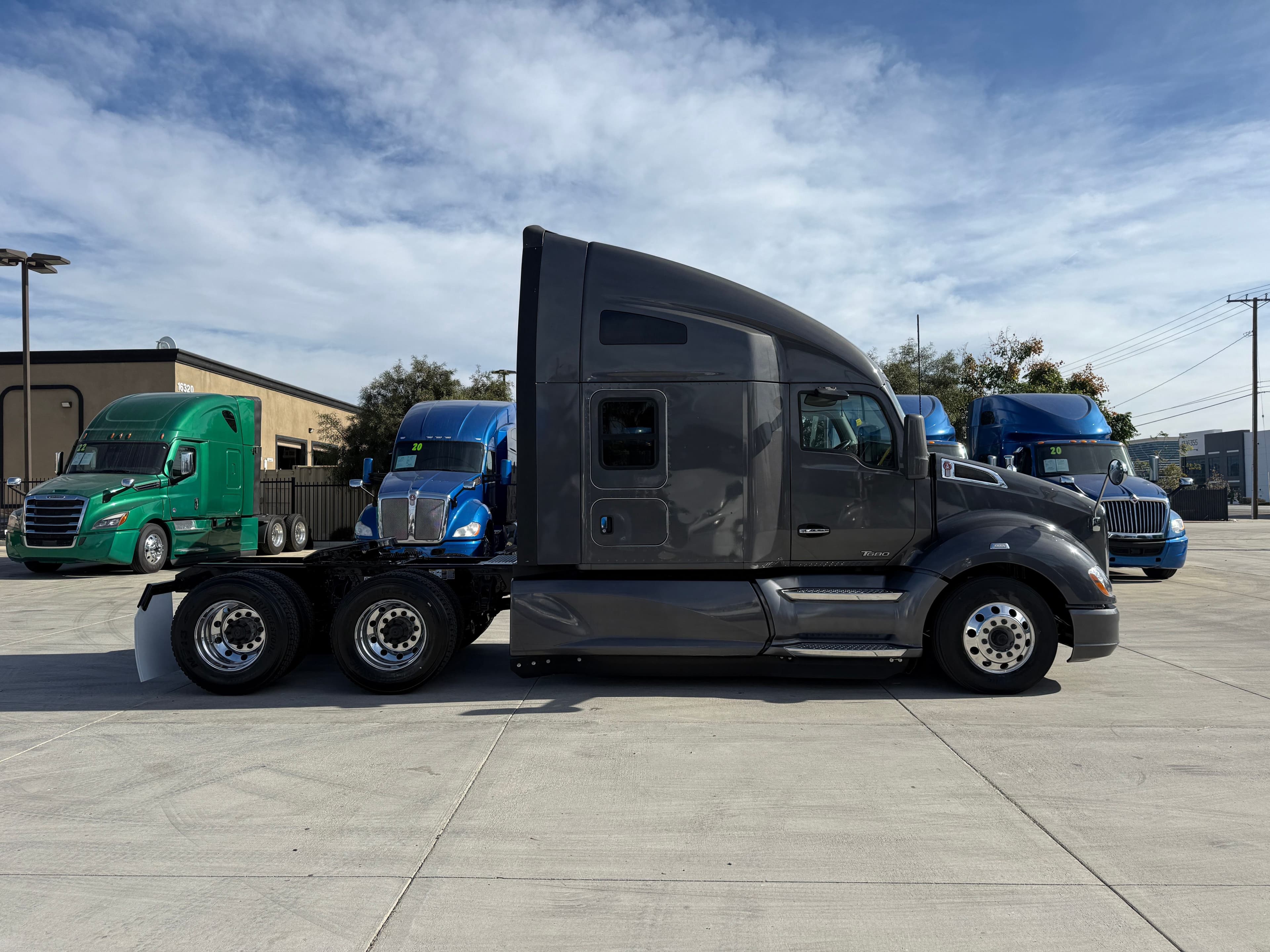 2018 Kenworth T680 image 4