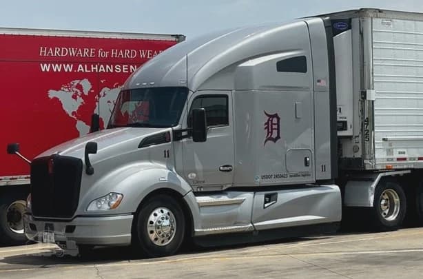 2021 Kenworth T680 image 1