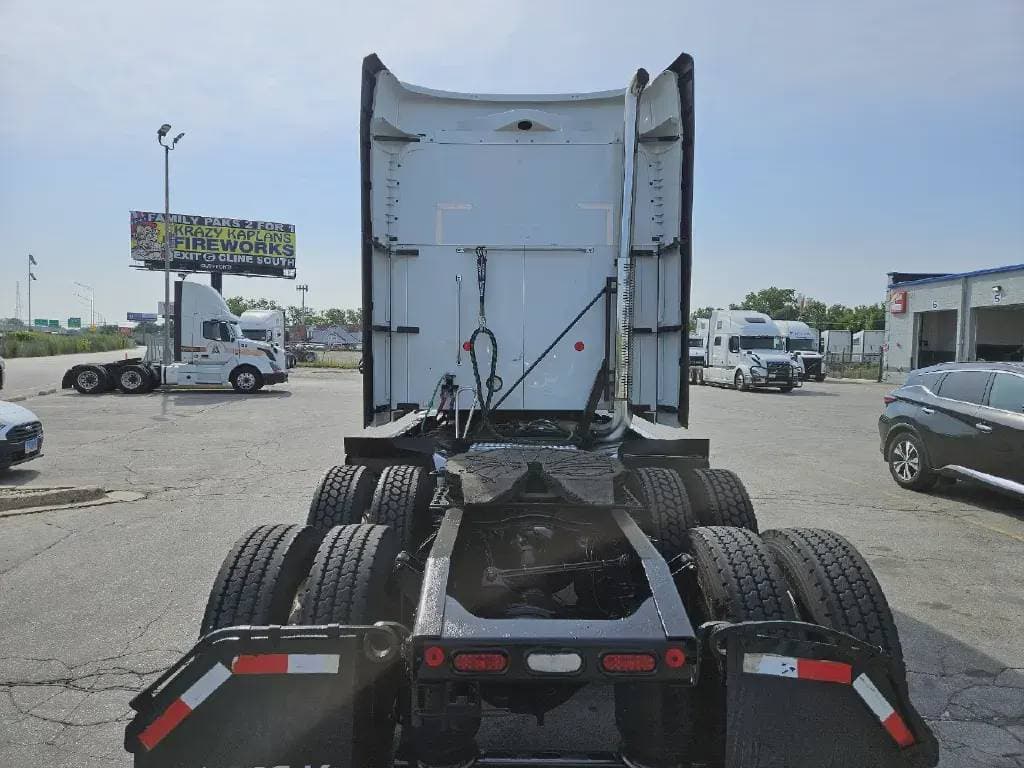 Used 2022 MACK Conventional - Sleeper Truck image 4