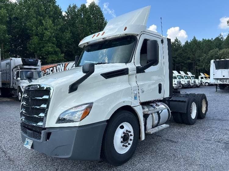2018 Freightliner Cascadia image 2