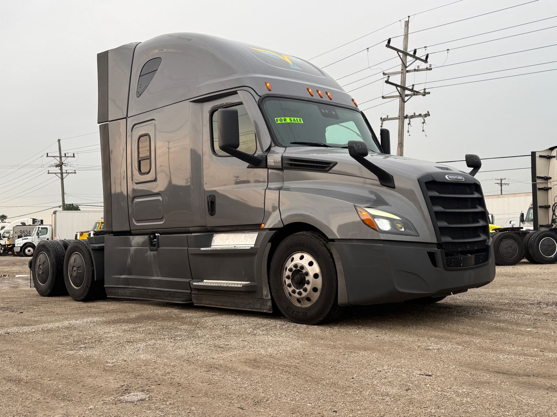 2022 Freightliner - 432k - 12k Hours - 455 HP image 2