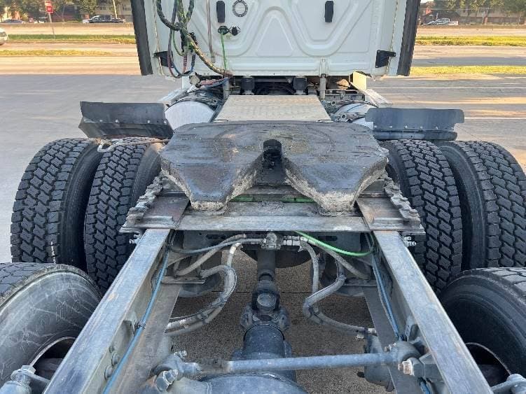 2019 Freightliner Cascadia 126 Day Cab Truck - 435HP, 12 Speed Automatic image 6