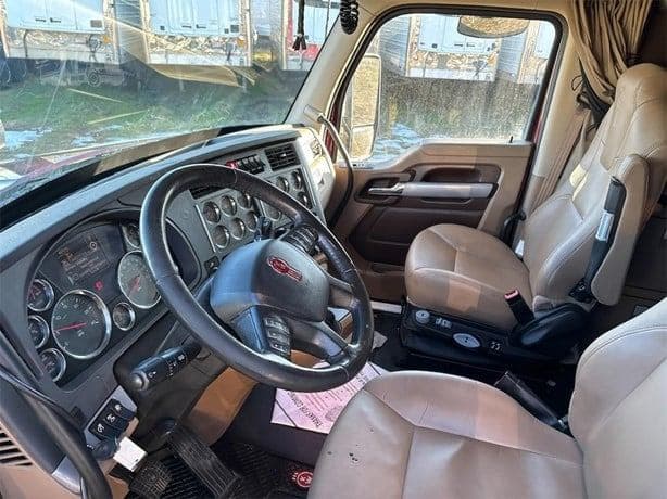 2022 Kenworth T680 image 2