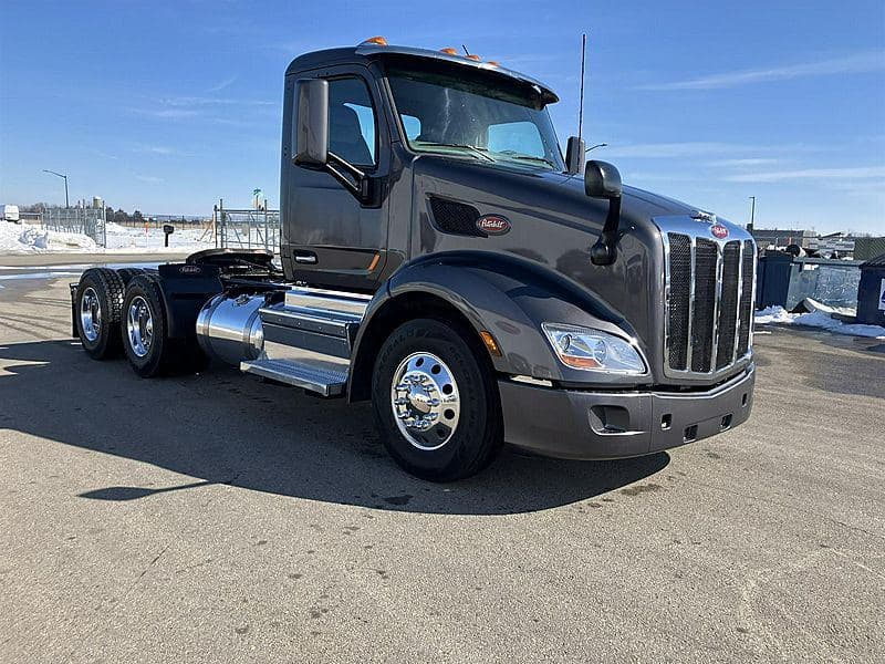 2021 Peterbilt 579 image 3