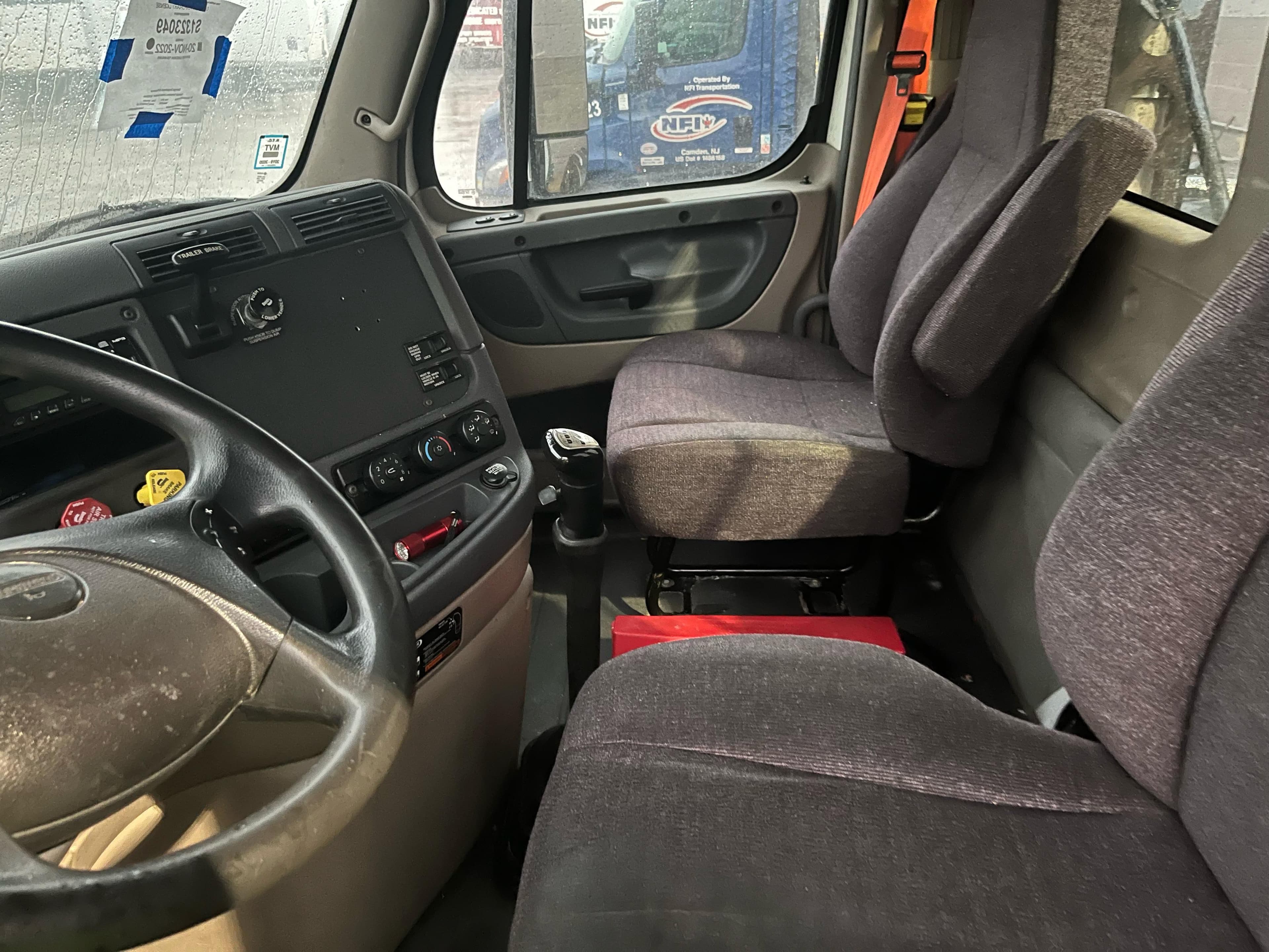 2014 Freightliner Cascadia image 14