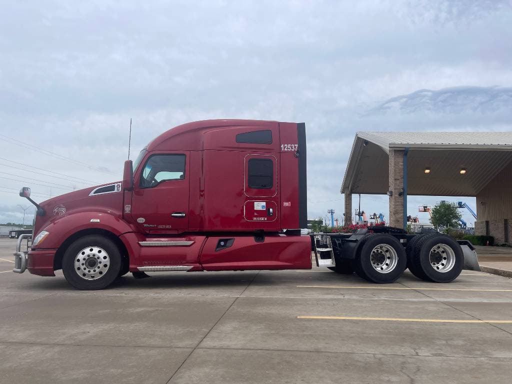 2021 Kenworth T680 image 2