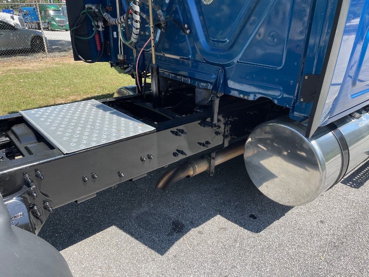 2020 Freightliner Cascadia 126 image 14