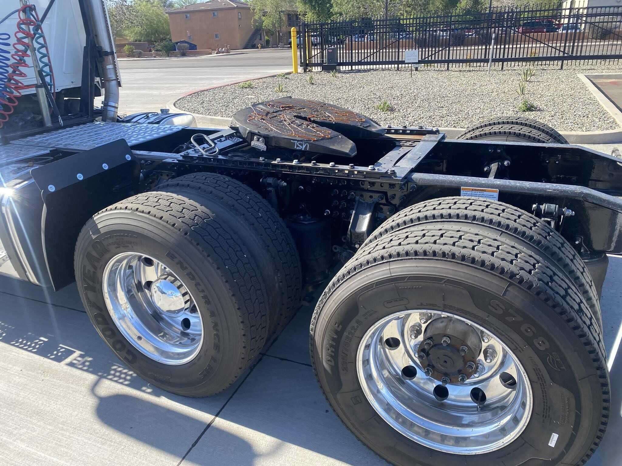 Used 2018 MACK PINNACLE CXU613 Conventional image 5