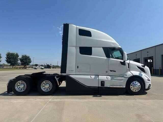 2026 Volvo NEW VNL64T860 image 7
