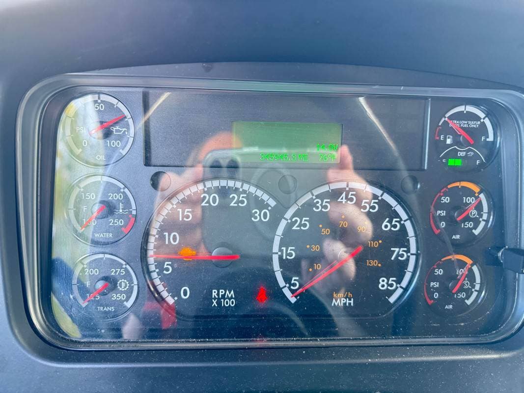 2021 Freightliner M2 image 6