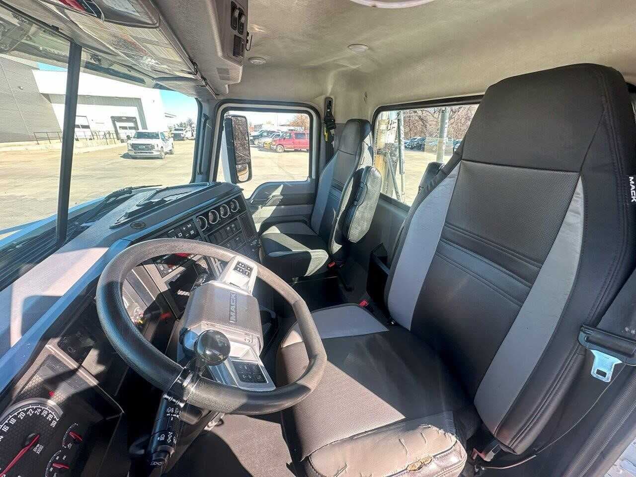 Used 2022 MACK ANTHEM Conventional - Day Cab  image 12