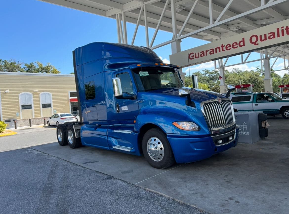 2020 International LT625 image 5