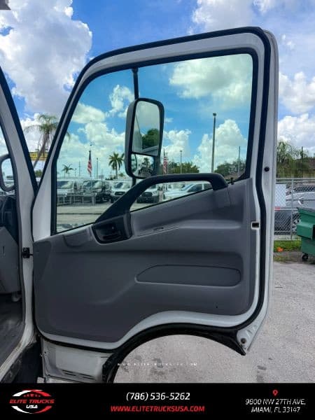 2018 Hino 195 image 15