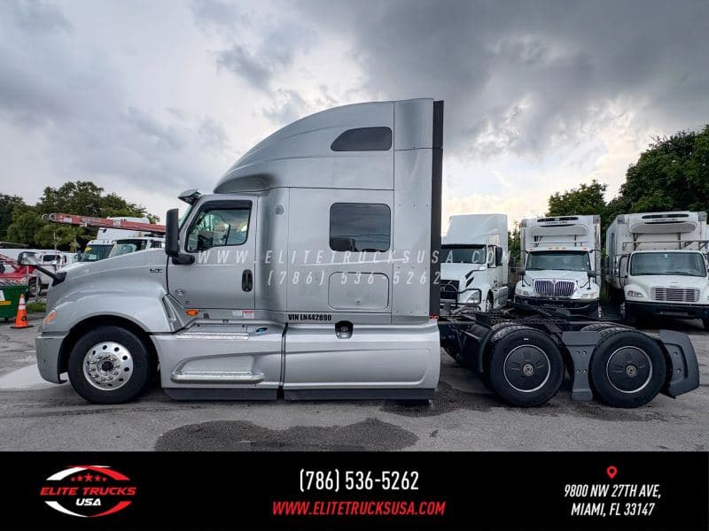 2020 International LT image 2