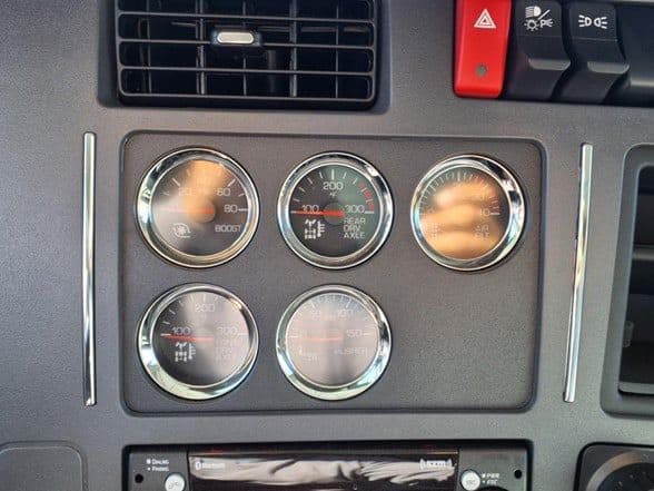 2025 Kenworth T880 image 19