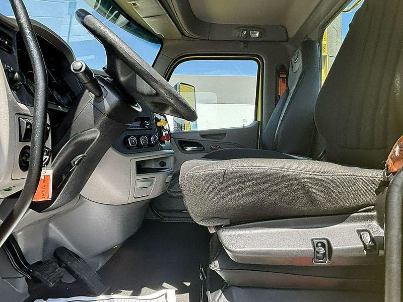 2021 Peterbilt 579 image 15