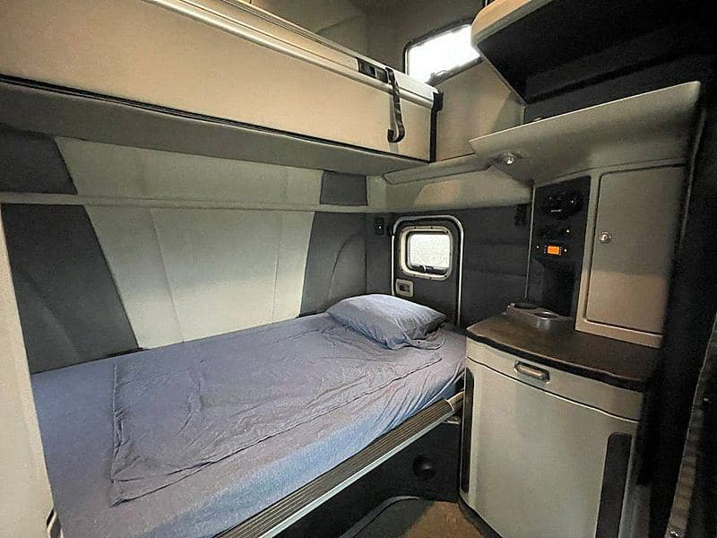 2023 Peterbilt 579 image 12