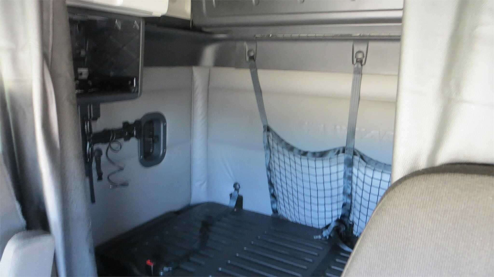 2022 Freightliner Cascadia 126 image 3