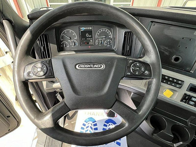 2021 Freightliner Cascadia 126 image 8