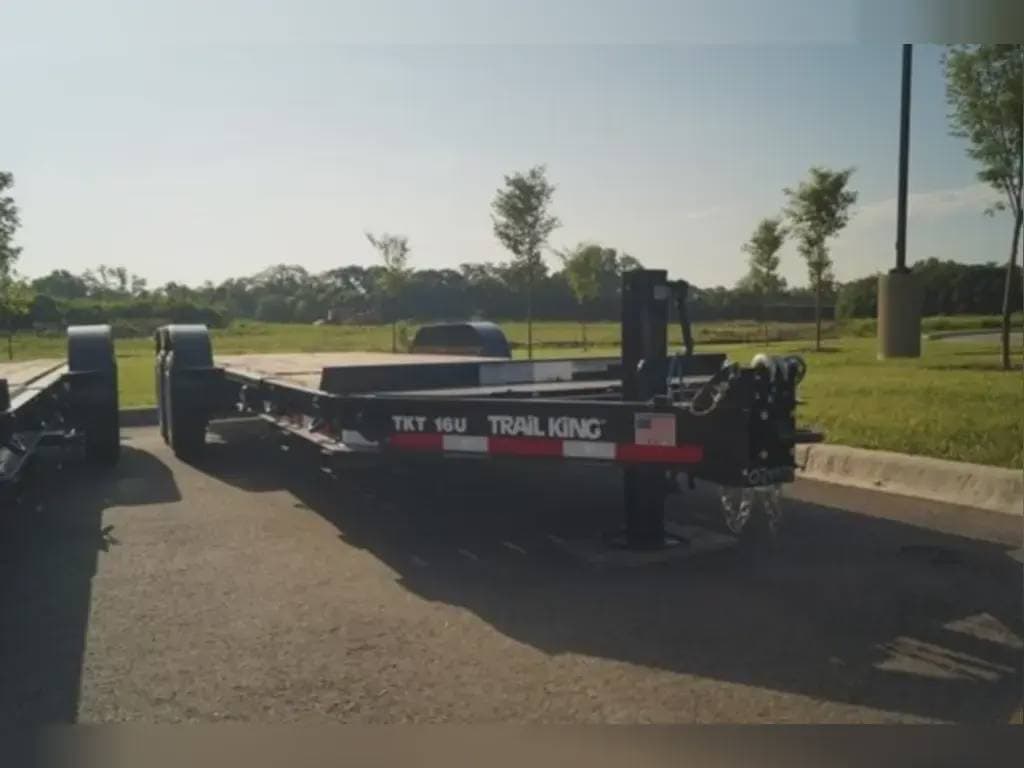2024 Trail King TKT50LP image 1