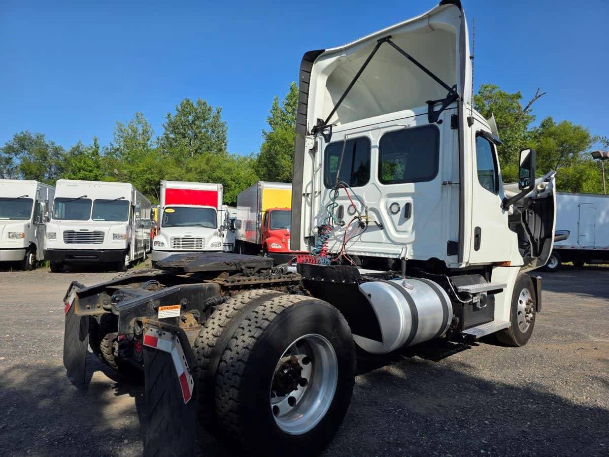 2019 Freightliner Cascadia image 4
