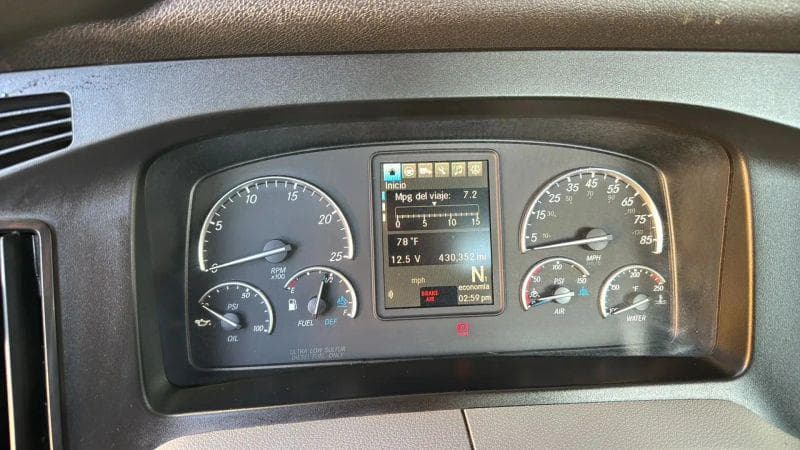 2018 Freightliner Cascadia image 12