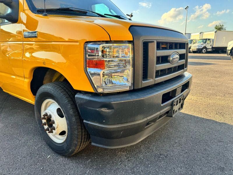 2022 Ford CF8000 image 9