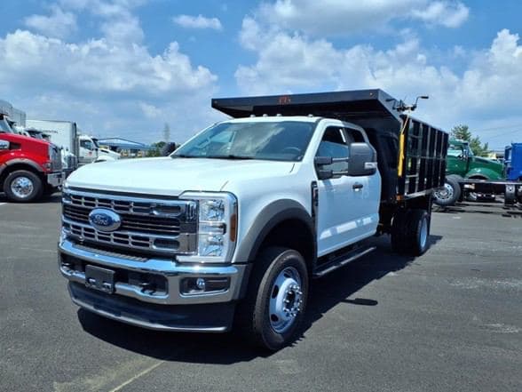 2025 Ford F550 image 2