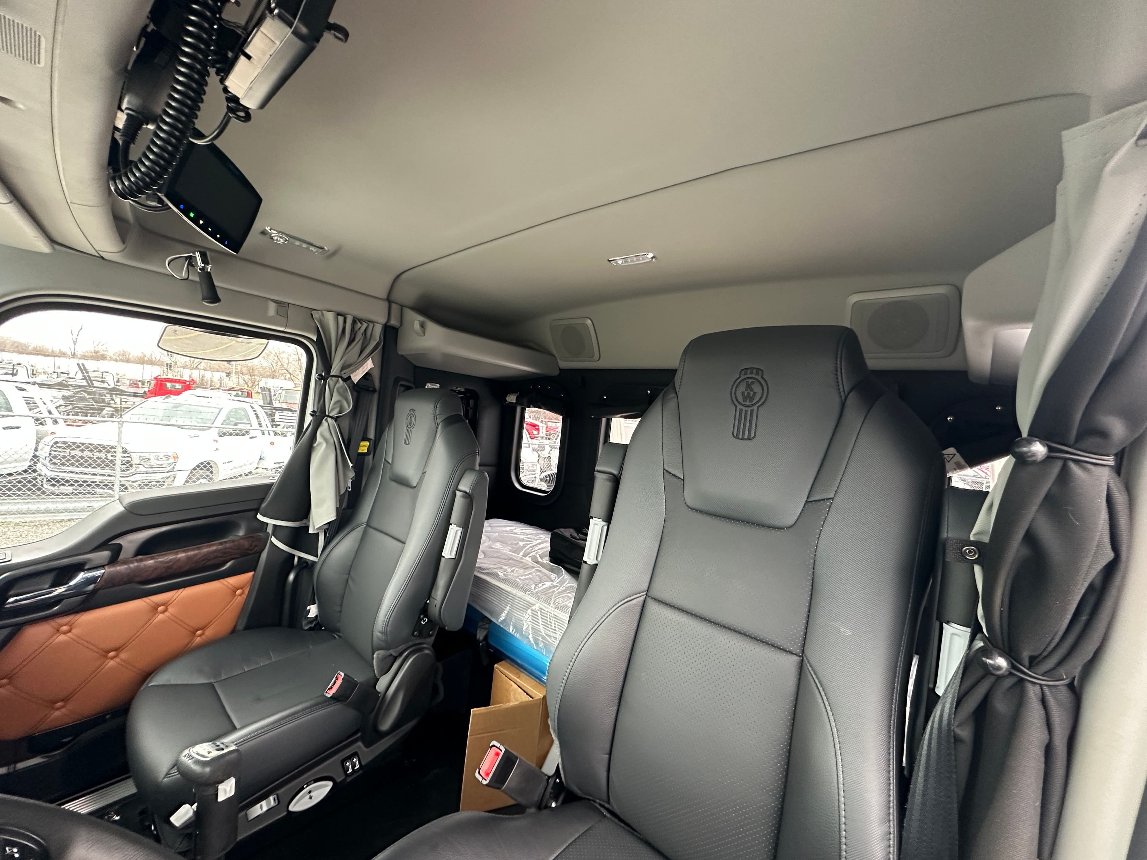 2025 Kenworth T880 with a Century 7035 image 25