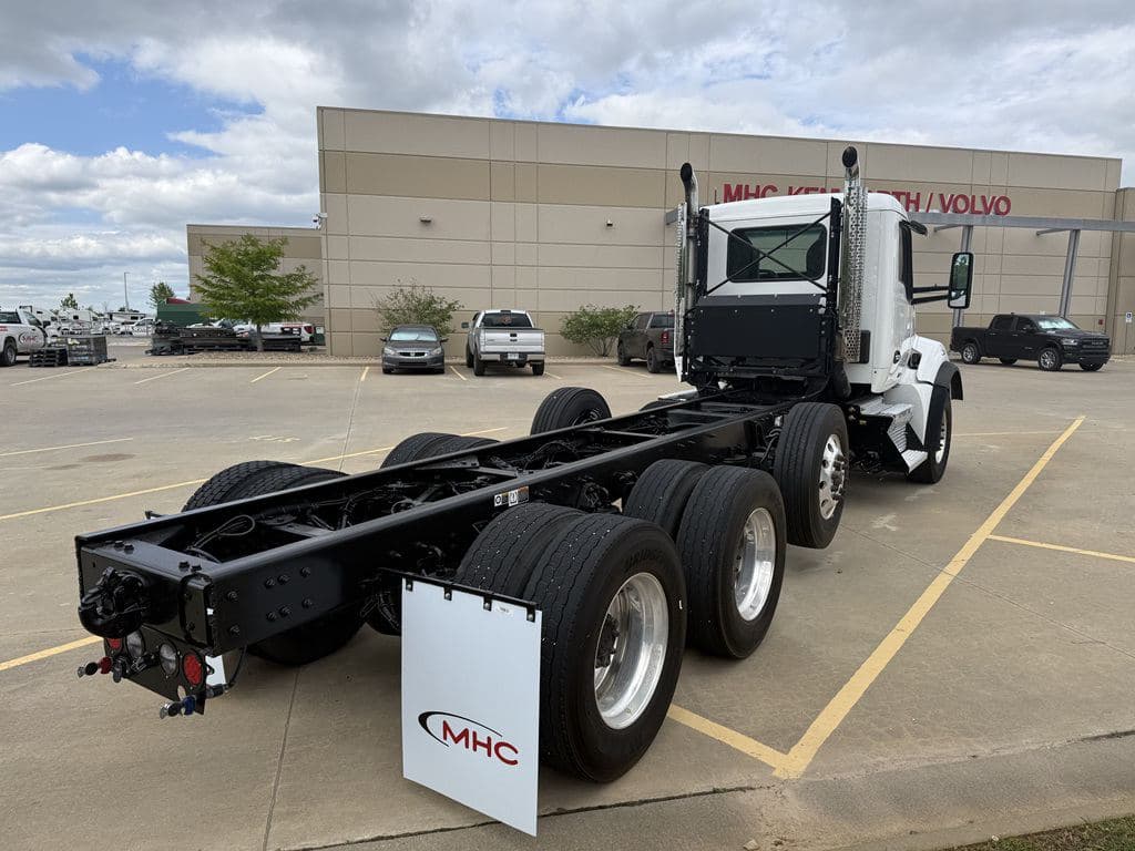 Used 2021 KENWORTH T880 image 2